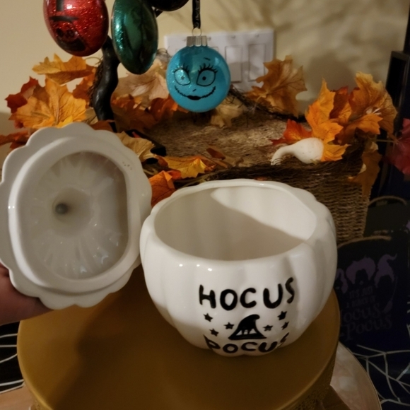 Hocus Pocus Ceramic Pumpkin Container! - Picture 3 of 3